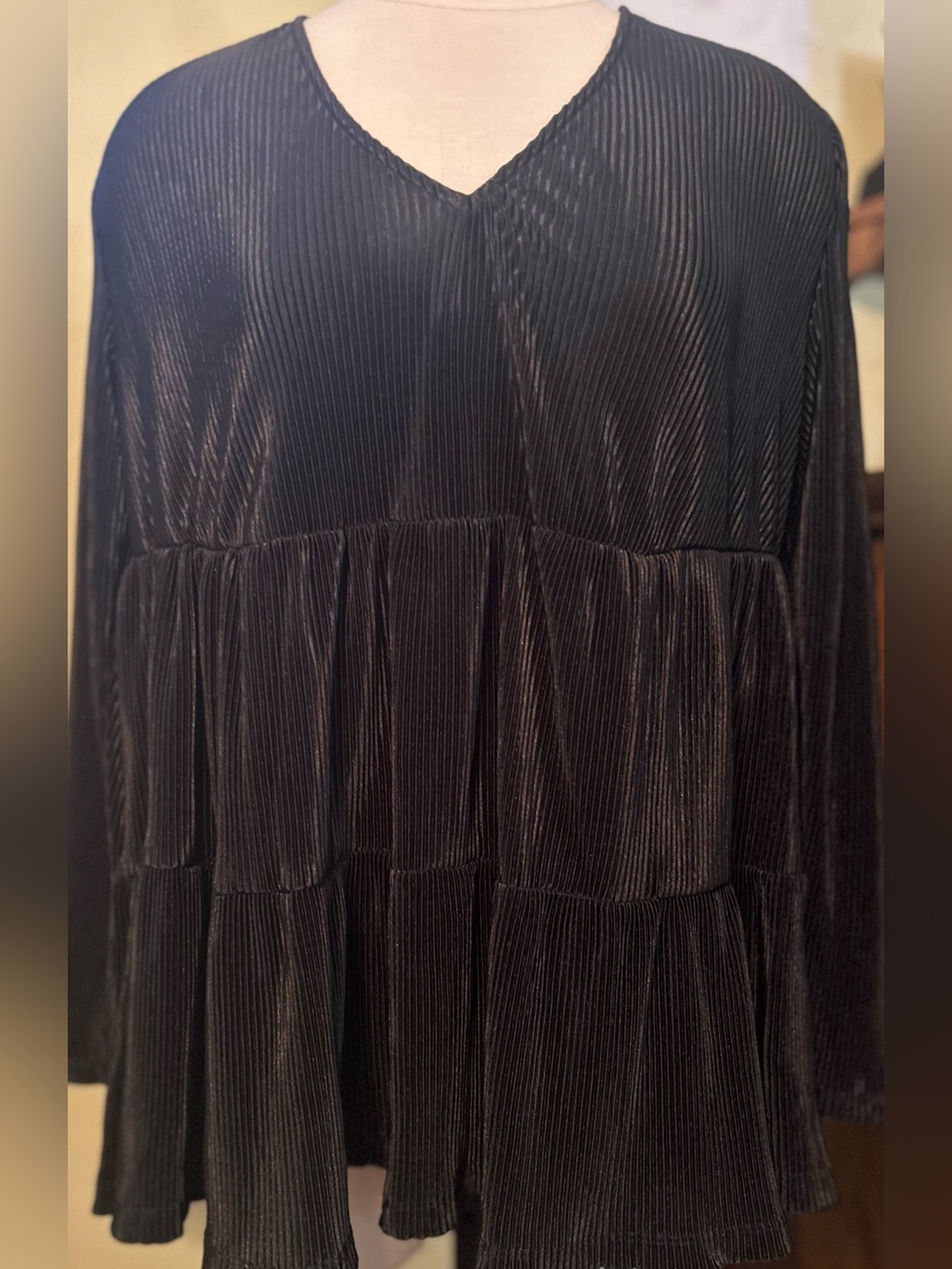 Tinsel Black Pleated V-Neck Tiered Long-Sleeve Dress